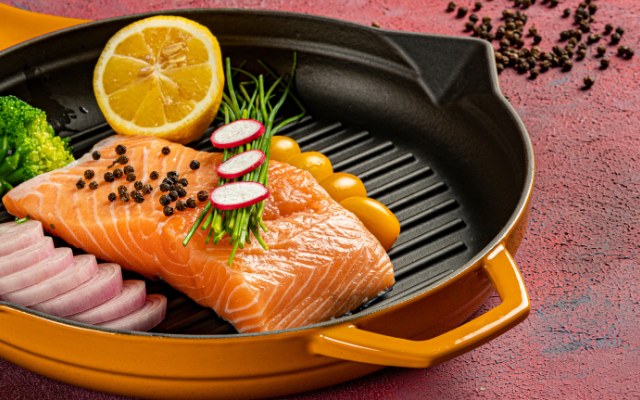 emayliran-chugunen-gril-tigan-hosse-kragal-5